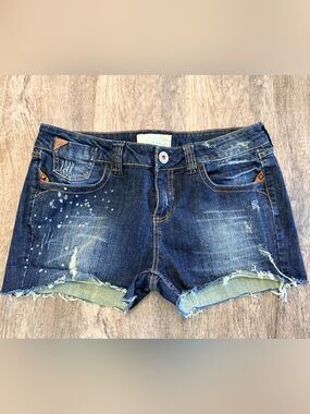 Maurices Jean Shorts 1 1/12 Distressed Raw Hem Paint Spatter Leather Look Accent